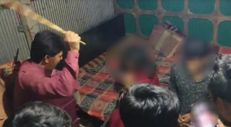 প্রবাসীর স্ত্রীকে বেঁধে লাঠিপেটা করলেন যুবলীগ নেতা, ভিডিও ভাইরাল